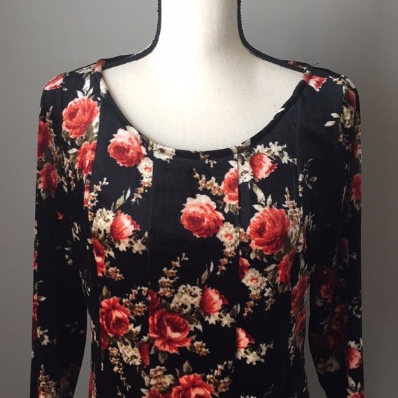 Black floral dress with 3/4 length sleeves NWOT - Picture 3 of 6